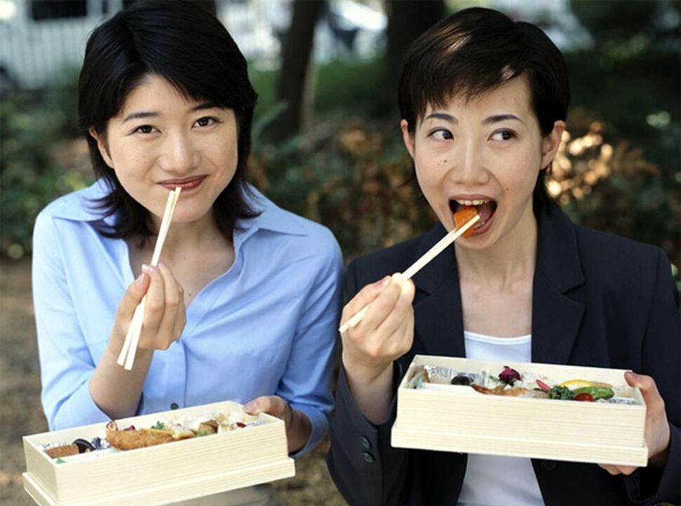 दुबली-पतली जापानी लड़कियाँ